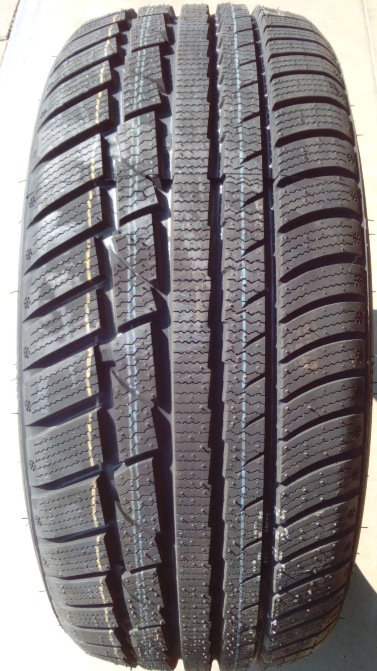 Linglong Green-Max Winter UHP Személygk.abroncs 275/45-R-20 Linglong Green-Max Winter UHP téli 110H XL DOT2124