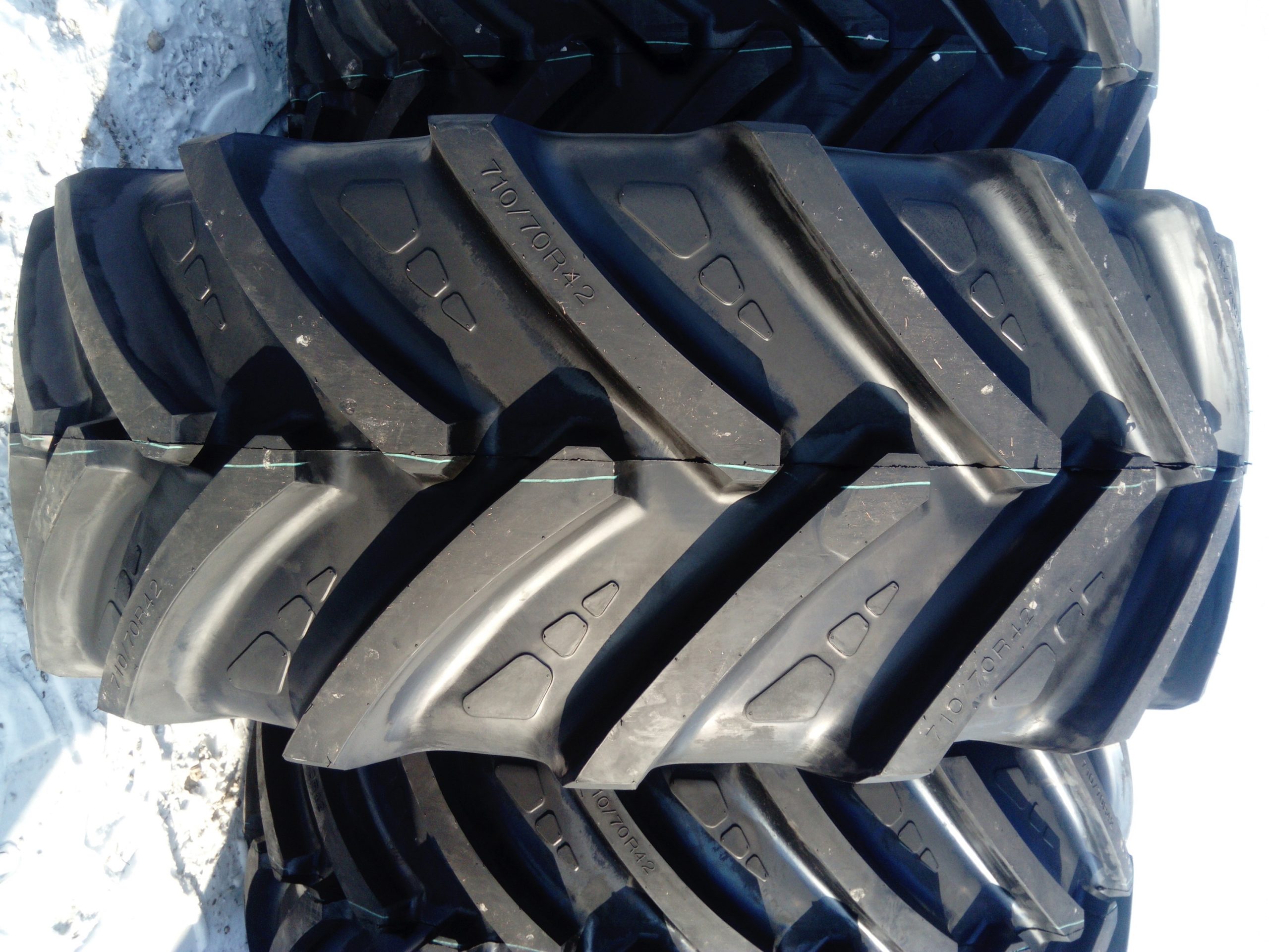 Linglong LR-650 (R-1W) MG abroncs 540/65-R-28 Linglong LR-650 ( R-1W )142D/145A8 TL