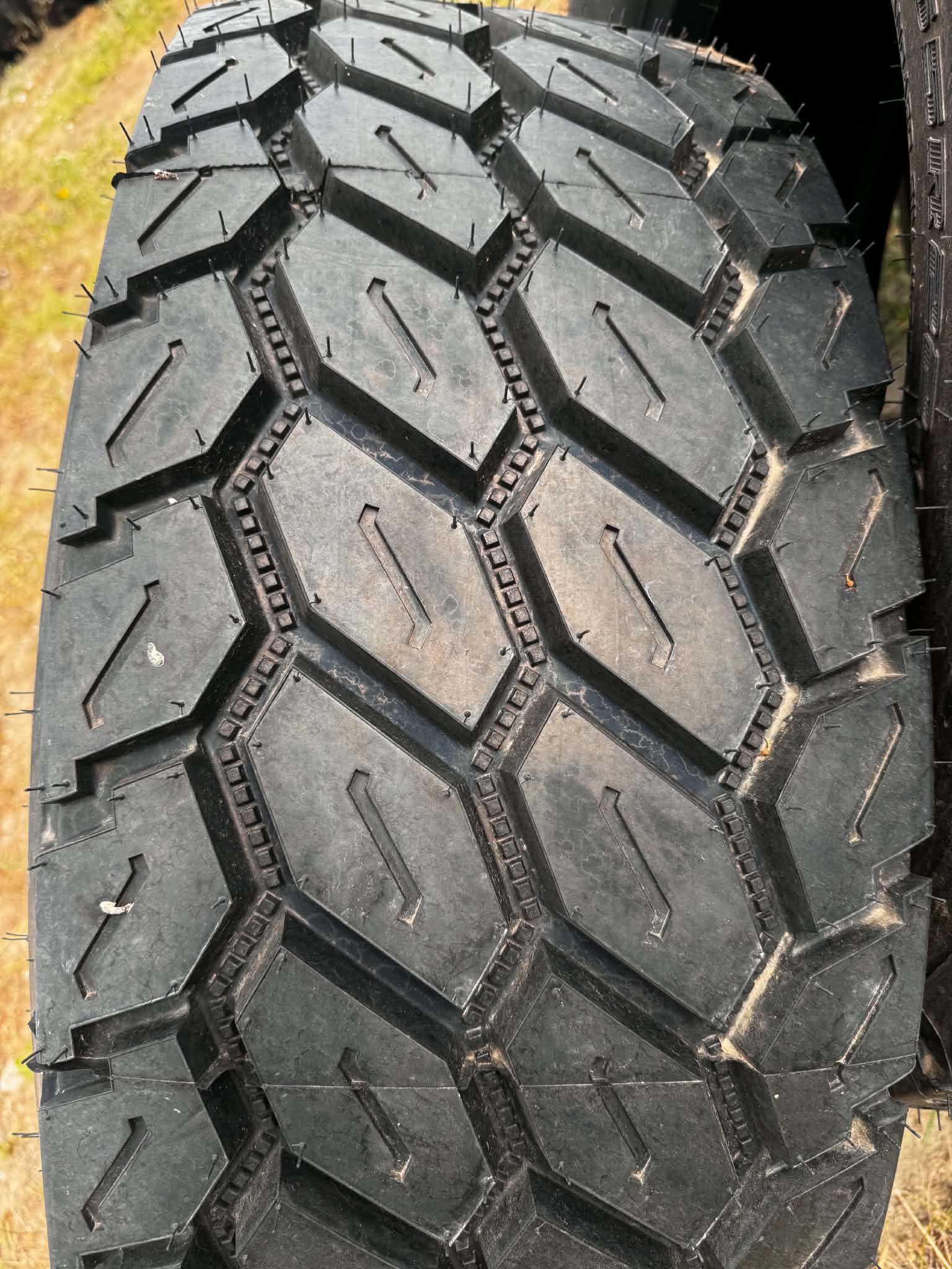 BOTOONOFF Tehergk.abroncs 385/65-R-22,5 Boto BT-518/20pr ON-OFF