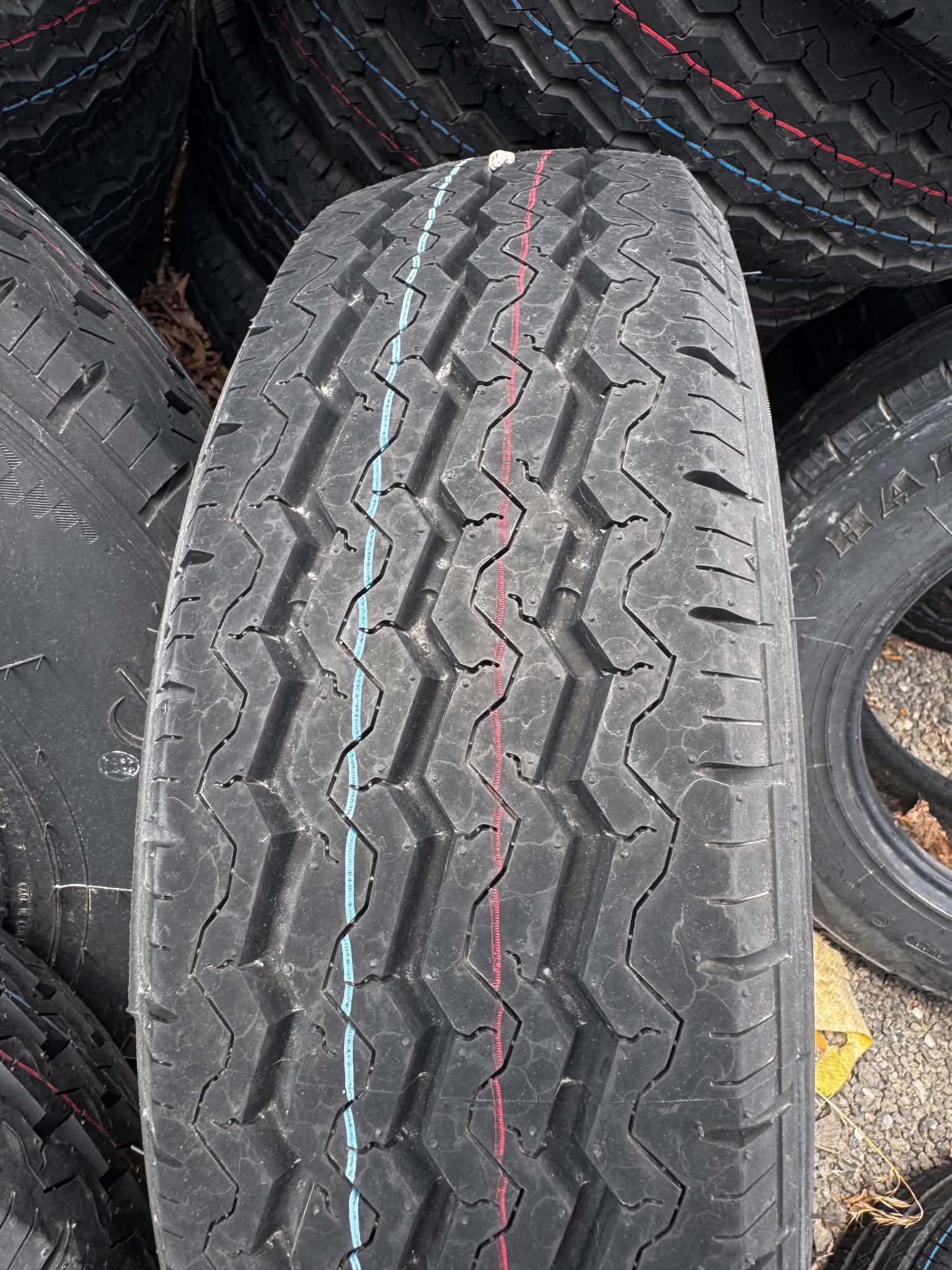 HD501 Kisteher abroncs 175/75-R-14 "C" Haida HD-501/8pr 99/98S DOT3423