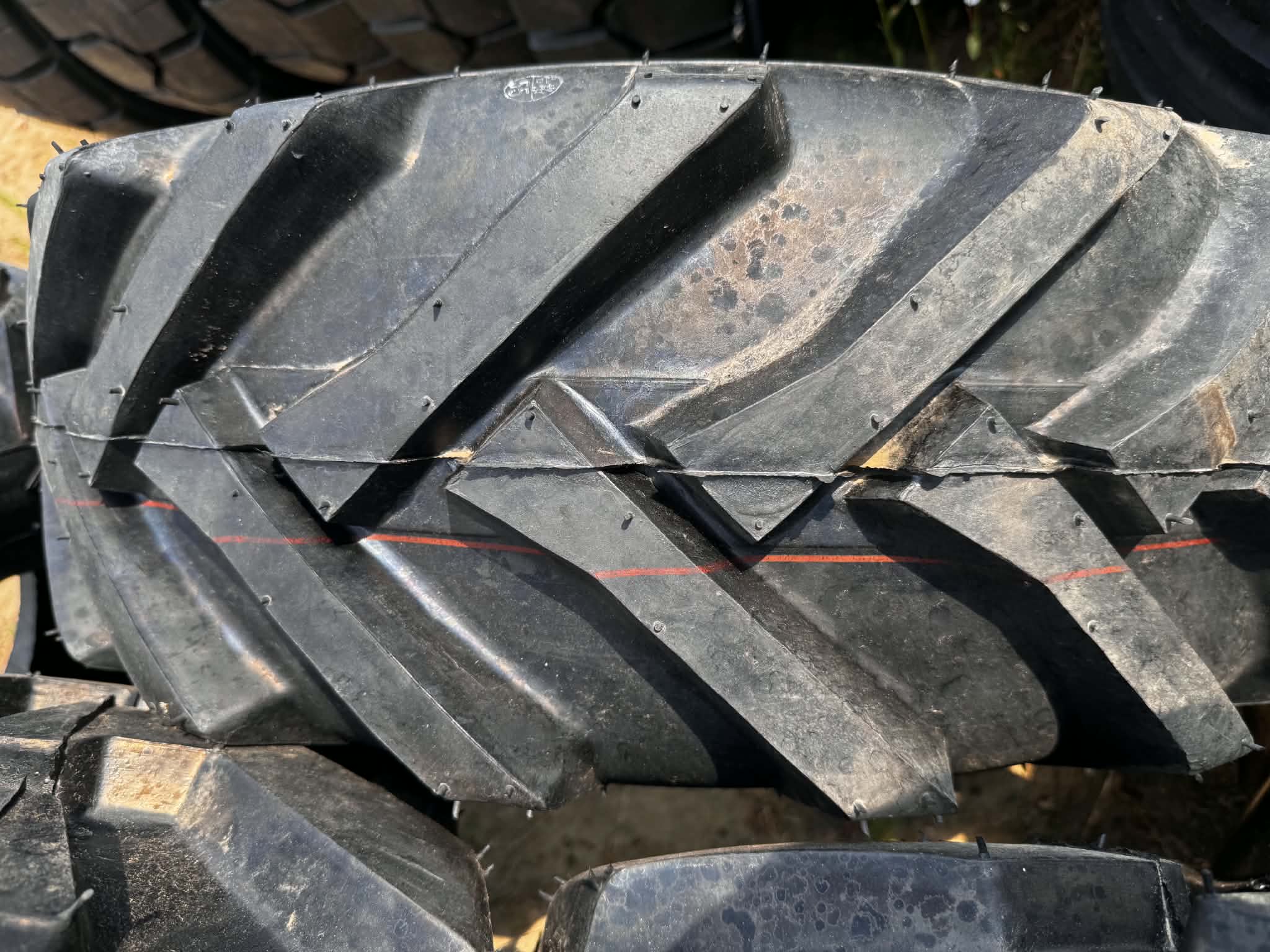 Kis Armour MG abroncs 10,0/75-15,3 Armour R-1/10pr traktor mintás A6TL 111A6