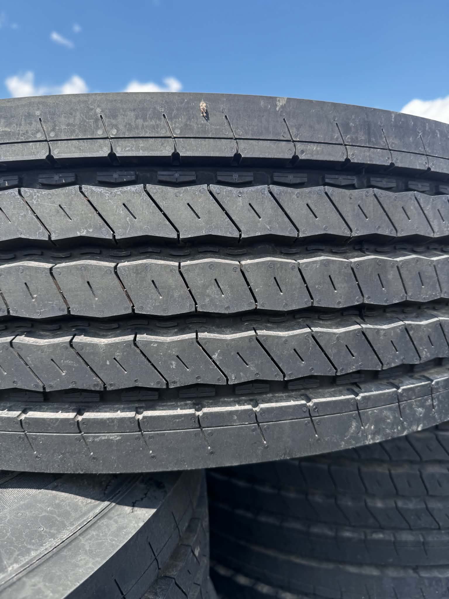 LS20 Tehergk.abroncs 245/70-R-19,5 Linglong L-S20/18pr korm. 141/140J 3PMSF M+S