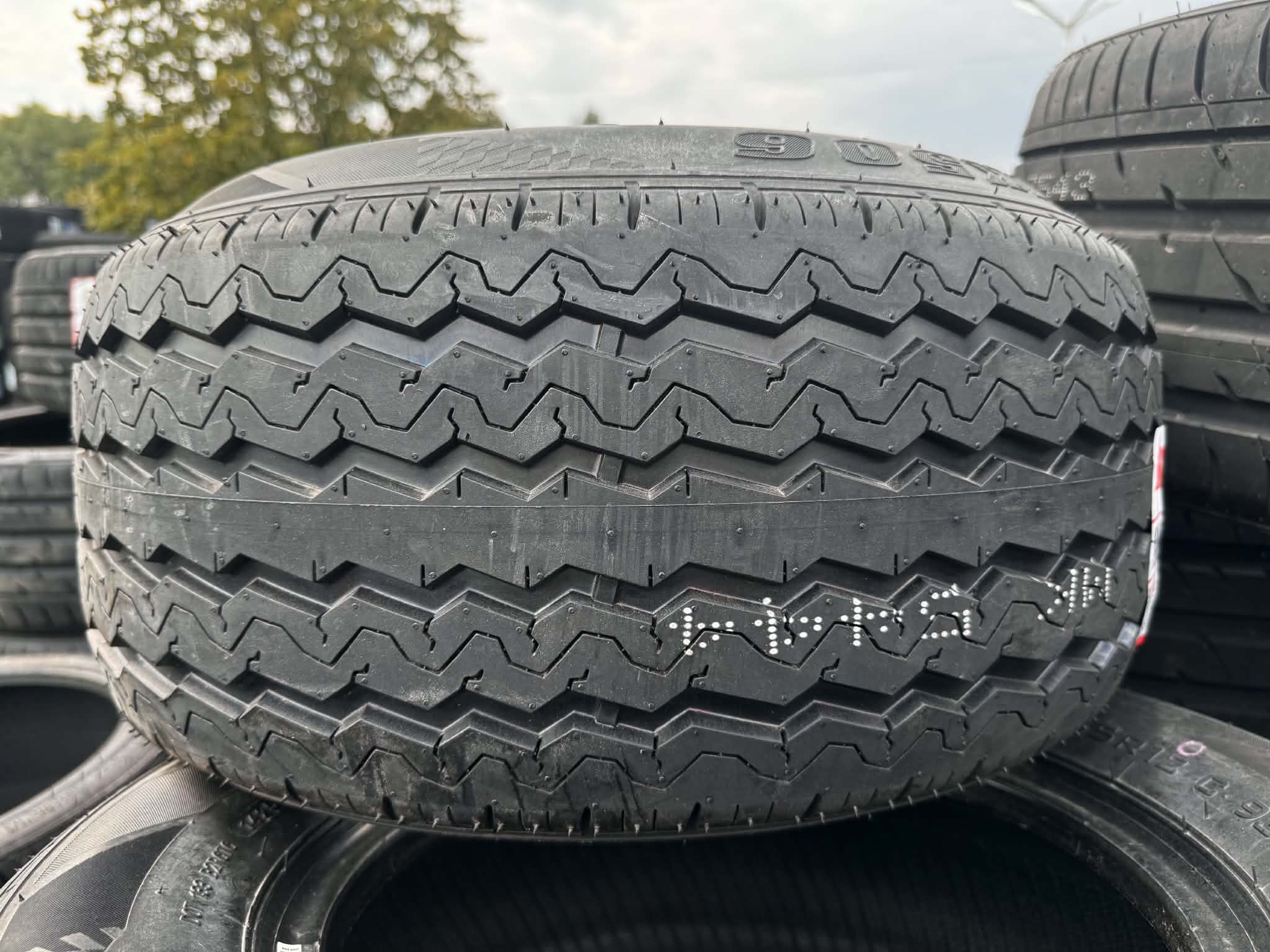 MK506 Kisteher abroncs 225/55-R-12 "C" Mileking MK-506/6pr 93N DOT1425